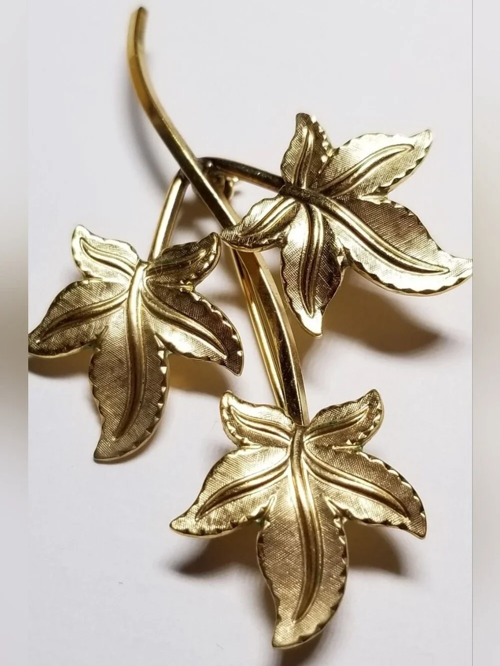 Van Dell 12k GF Autumn Fall Leaves Pin